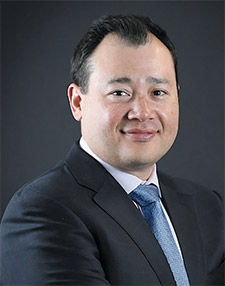 [MISSING IMAGE: ph_christopherkalnin-4c.jpg]